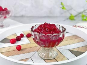 盛出装入器具中，如果一次吃不完，可以密封好，放入冰箱冷藏保存，想吃的时候盛一勺，特别赞。