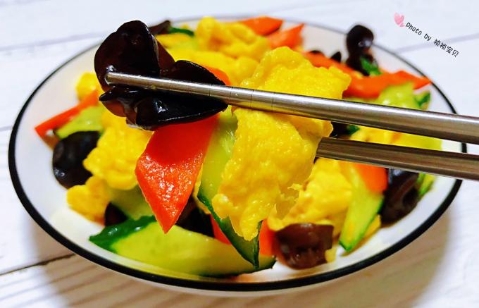 木耳黄瓜胡萝卜炒鸡蛋