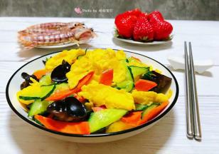 搭配草莓和皮皮虾一起吃美味极了