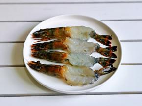 依次做好，放入盘中。