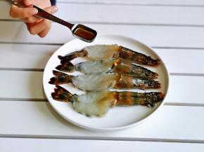 加入一勺料酒去腥。