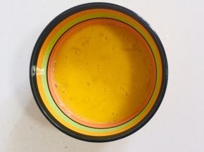 鸡蛋打散备用！