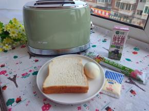 备齐所有食材，鸡蛋煮熟剥壳。