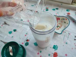 做下午茶的冰品可加几个冰块，早餐就不需要了。