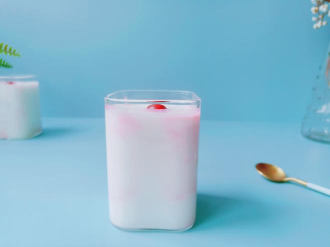 香瓜莓汁酸奶杯