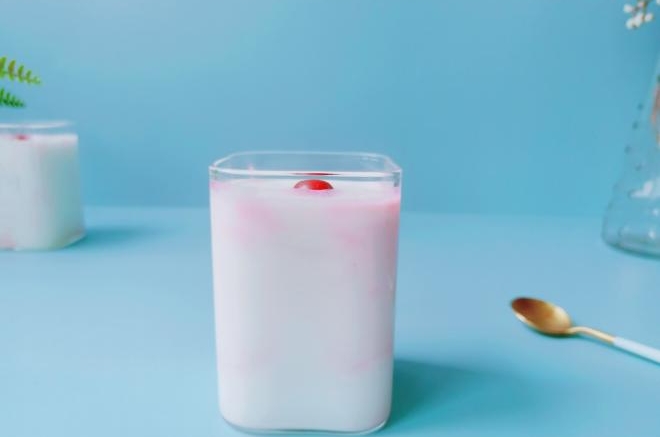 香瓜莓汁酸奶杯