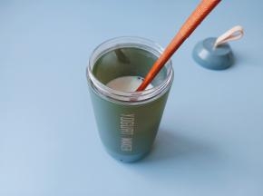 用无水无油的勺子搅拌均匀。