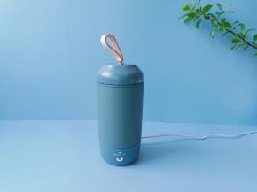 酸奶杯插上充电器，按开启键选择“标准模式”发酵8-12小时。具体时间根据天气温度来定。