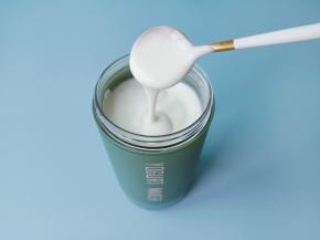 酸奶发酵好了，拉丝效果不错呦！