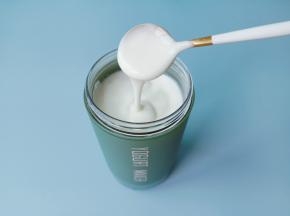 酸奶发酵好了，拉丝效果不错呦！