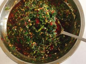 搅拌均匀即可食用！拌饭，拌面条，夹馒头都特别好吃！