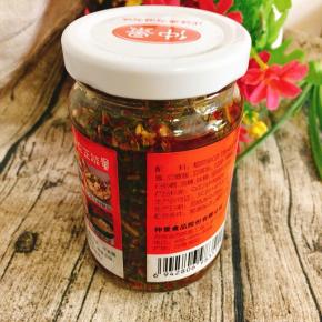 晾至温热，装入玻璃瓶中，密封好，放在冰箱冷藏保存，随时都能吃到新鲜香椿的味道！