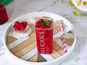 放入薄荷叶，吸管即可饮用。