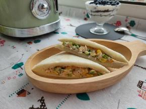 健康美味的金枪鱼三明治就做好了，美好的一天从早餐开始。