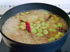 大火烧开，转小火煮10分钟左右。