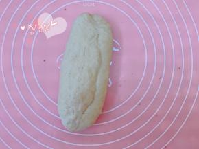 两边往中间对折。