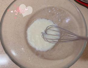 纯牛奶+玉米油混合搅拌均匀。