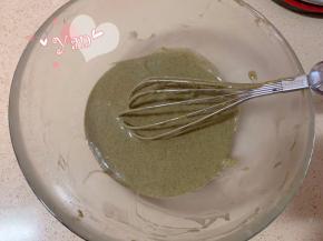 最后加入蛋黄混合搅匀。