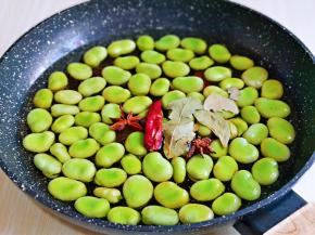 最后加入香料，也可以按个人喜好调味。