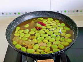 开煤气大火烧开，转小火煮8-10分钟。