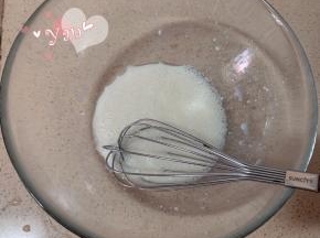纯牛奶+玉米油混合搅拌均匀。
