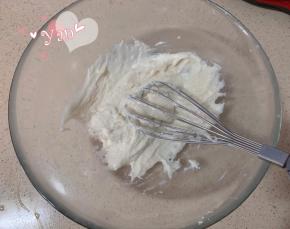 筛入低粉“之”字形混合均匀。