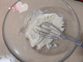 筛入低粉“之”字形混合均匀。