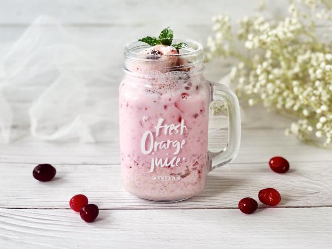 有颜有料的双莓燕麦酸奶杯，粉粉的少女心爆棚