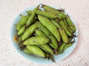 买的带皮的蚕豆。