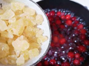 大火烧开，加入黄冰糖。