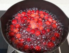 转小火煮10分钟左右关火。