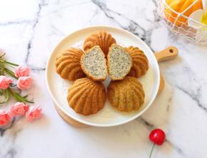 切开蛋糕看看里面。