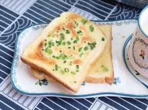 葱香黄油吐司片成品图