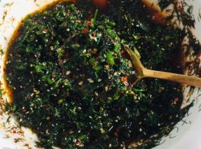 搅拌均匀即可食用，拌米饭，拌面条，夹馒头都特别好吃！