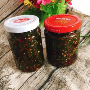 装入玻璃瓶中，放入冰箱冷藏保存即可！