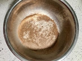 把以上粉状食材过筛备用；