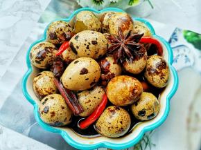 凉至室温后连汤一起盛出，过夜后更入味。