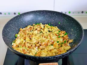 快速翻炒均匀关火出锅。