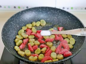 按个人口味加入盐。