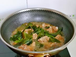 炖了约35分钟，排骨的口感可以了，加入海带，再炖15分钟，