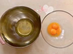 分离蛋黄蛋清。