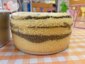 出炉后轻震两下倒扣晾凉再脱模。