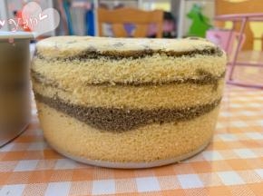 出炉后轻震两下倒扣晾凉再脱模。