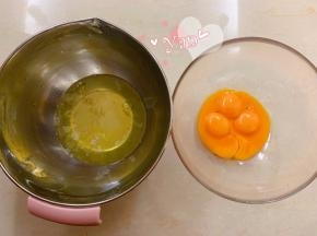 分离蛋黄蛋清。
