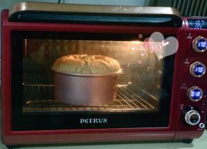 放入预热好的烤箱，170度上下火，下层，烤50分钟。