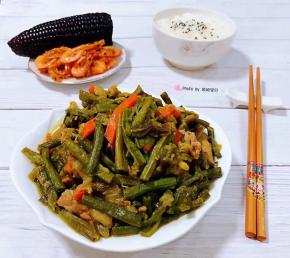 搭配一碗米饭、玉米、炸虾一起吃味道棒极了