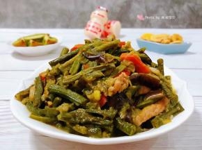 炖菜吃起来更加入味感觉超级费大米饭哦嘿嘿