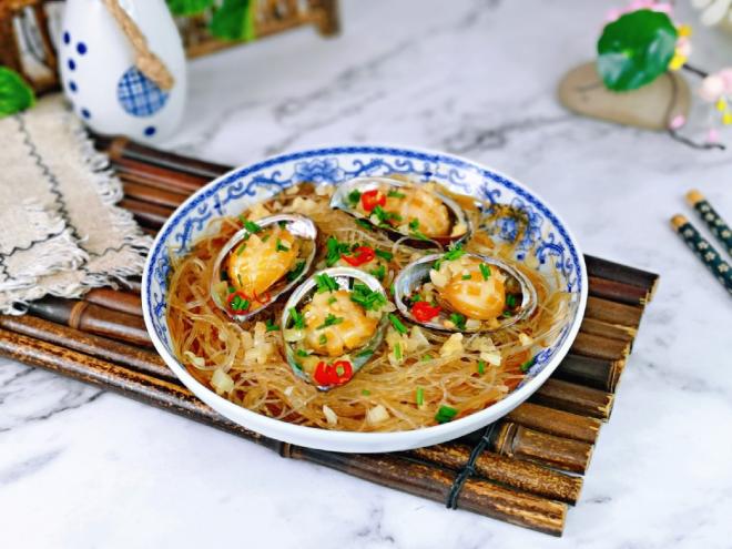 蒜蓉粉丝蒸鲍鱼