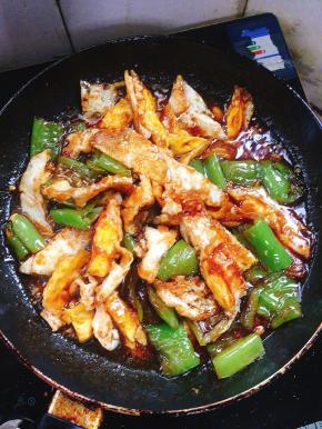 小火慢炖至汤汁儿浓稠即可关火！