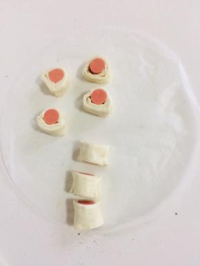 卷好后，切成段儿备用！